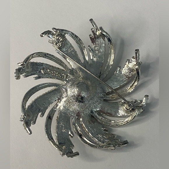 Vintage Sarah Coventry, silver swirl brooch with pearl accent - Picture 3 of 3